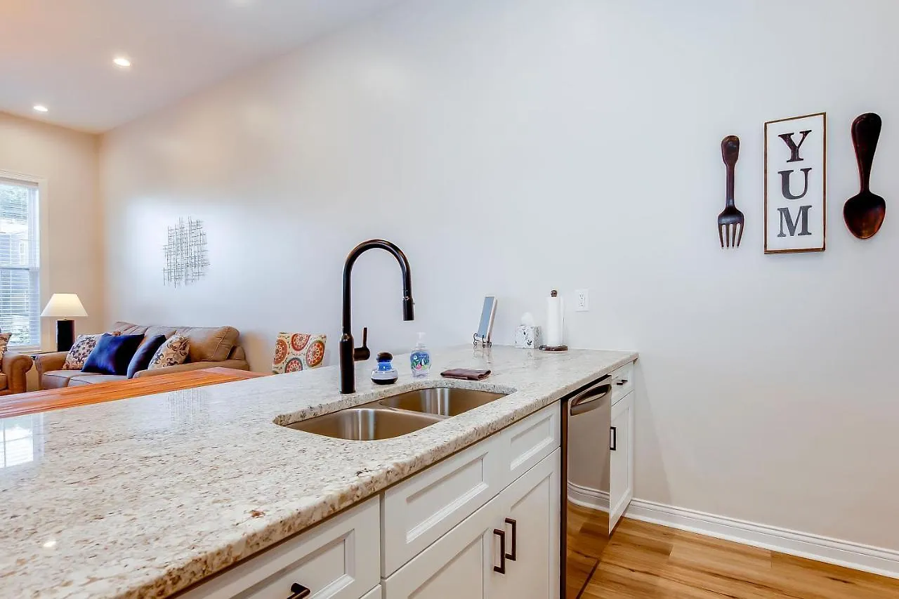 2 King, Sleeps 9, Fair & Expo Ctr, Churchill, Bourbon Tours, Downtown, University Of Louisville, Foodie, Shopping, Nightlife!! Stati Uniti