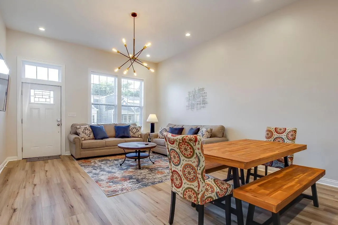 2 King, Sleeps 9, Fair & Expo Ctr, Churchill, Bourbon Tours, Downtown, University Of Louisville, Foodie, Shopping, Nightlife!! Casa vacanze