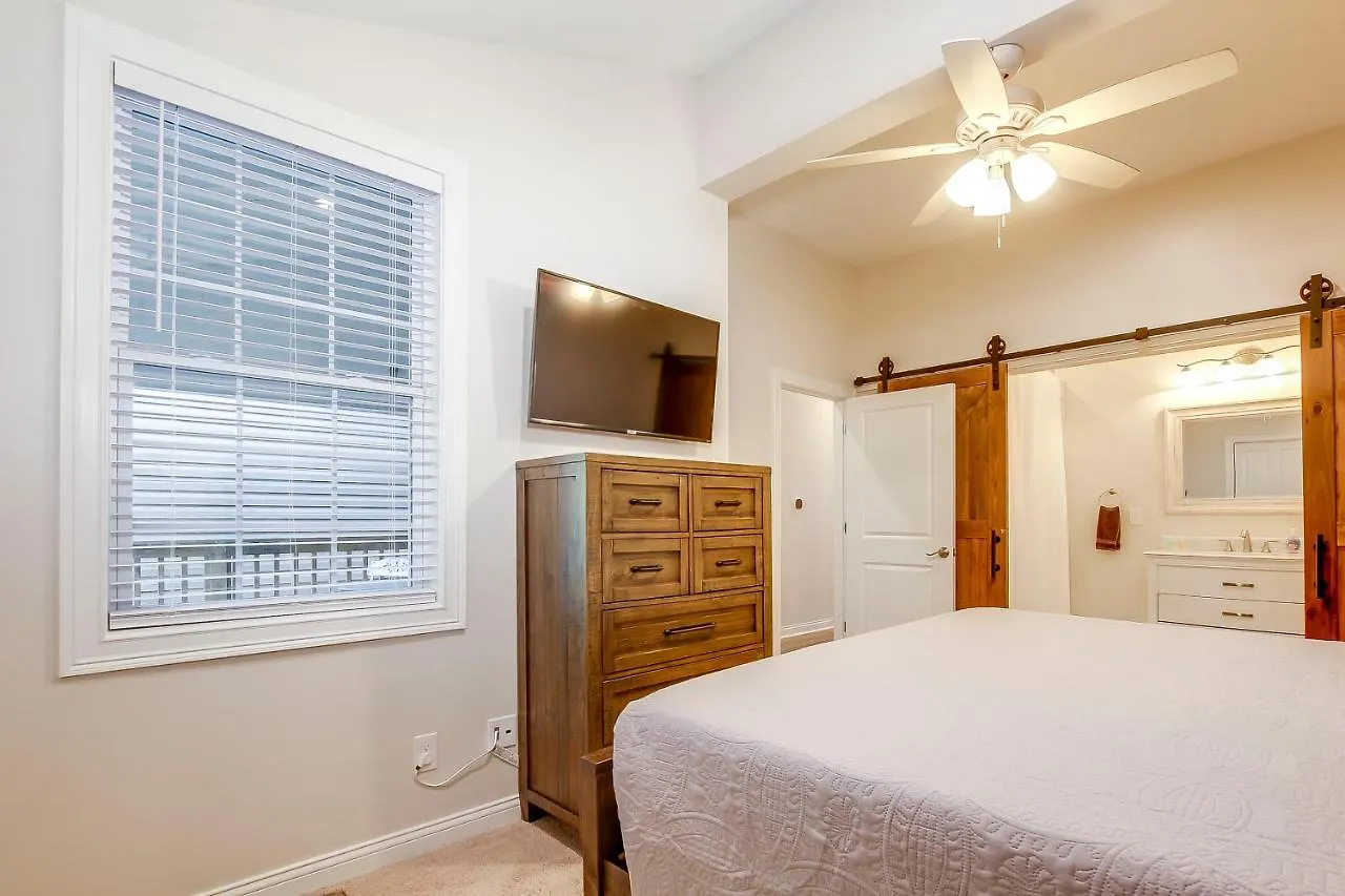 2 King, Sleeps 9, Fair & Expo Ctr, Churchill, Bourbon Tours, Downtown, University Of Louisville, Foodie, Shopping, Nightlife!! Casa vacanze Louisville