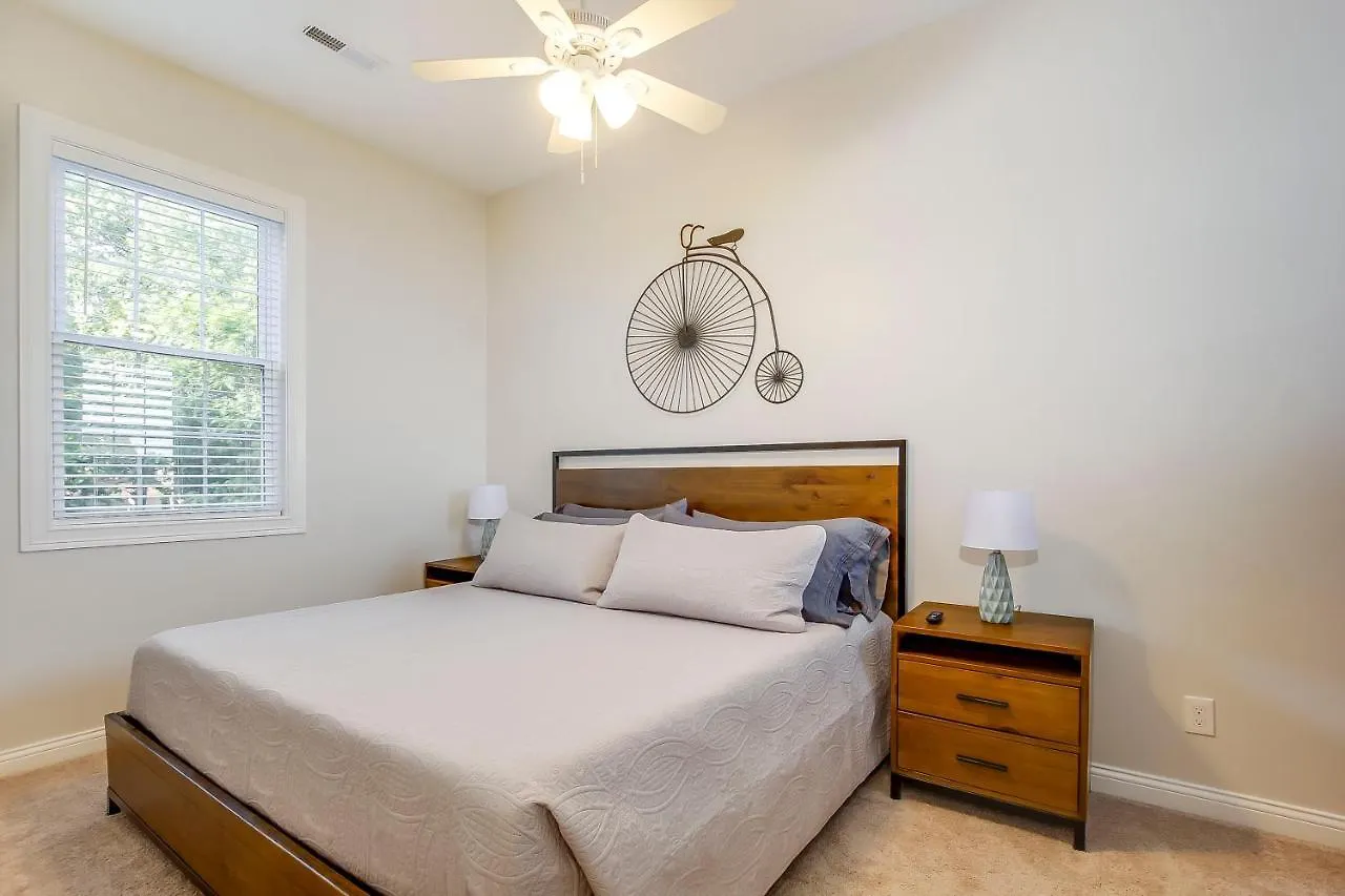 2 King, Sleeps 9, Fair & Expo Ctr, Churchill, Bourbon Tours, Downtown, University Of Louisville, Foodie, Shopping, Nightlife!! 0*, Louisville