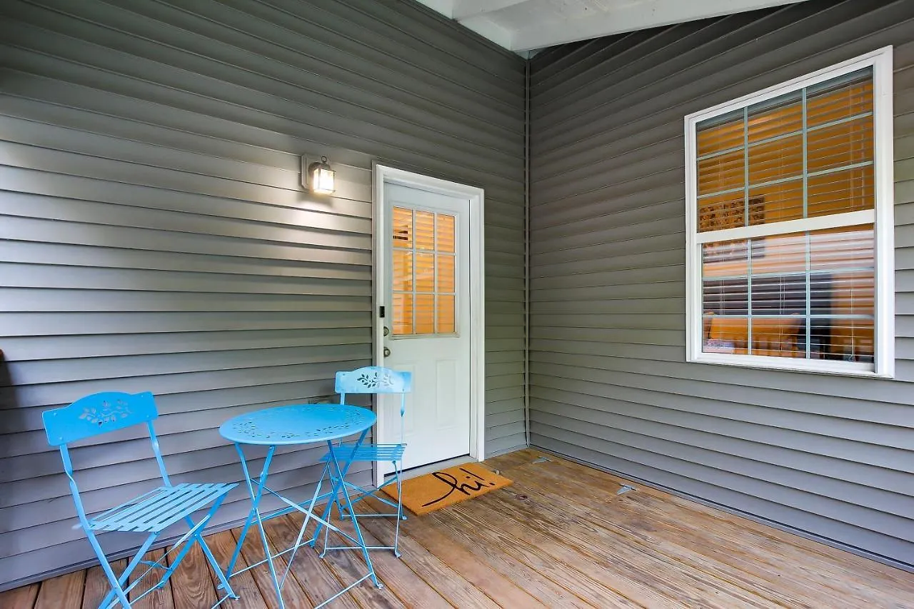 2 King, Sleeps 9, Fair & Expo Ctr, Churchill, Bourbon Tours, Downtown, University Of Louisville, Foodie, Shopping, Nightlife!! Casa vacanze Louisville
