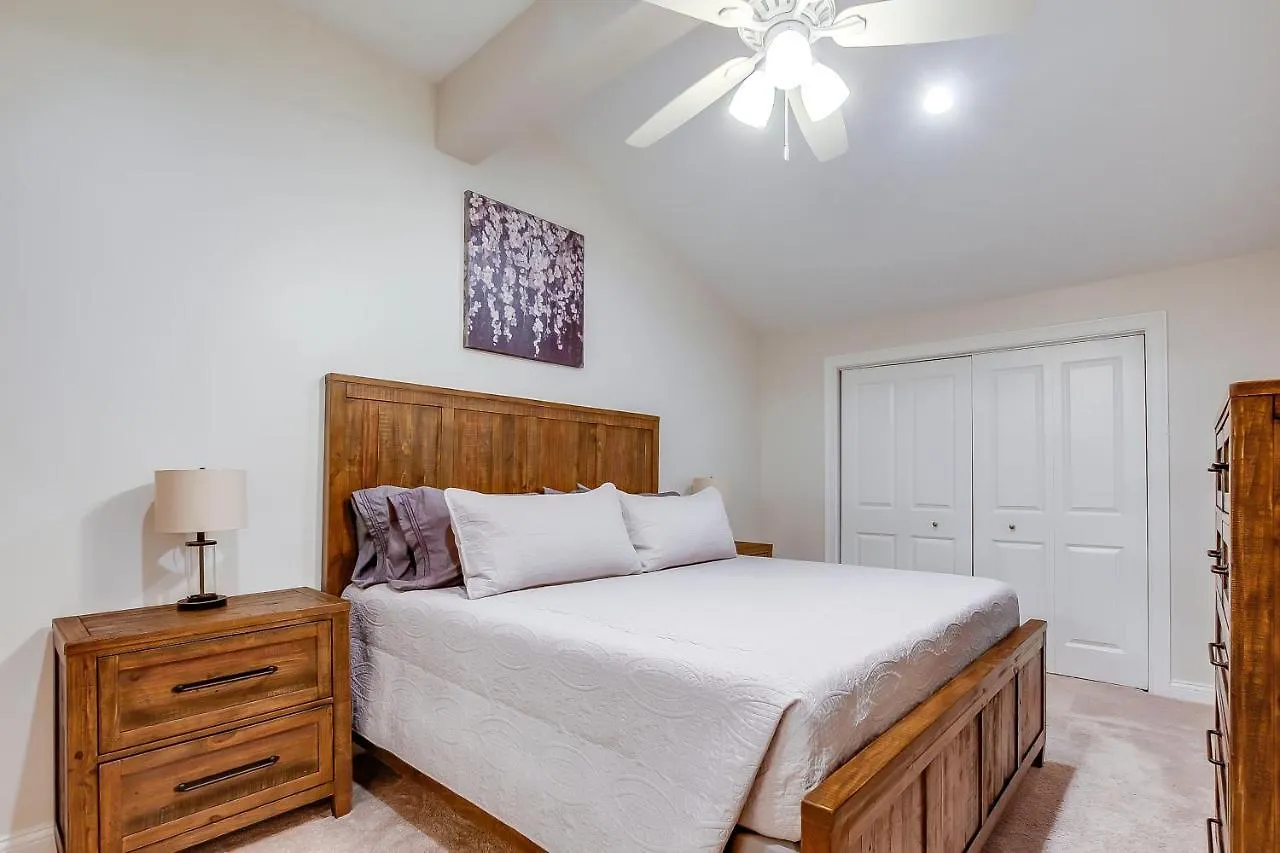 2 King, Sleeps 9, Fair & Expo Ctr, Churchill, Bourbon Tours, Downtown, University Of Louisville, Foodie, Shopping, Nightlife!! 0*, Louisville